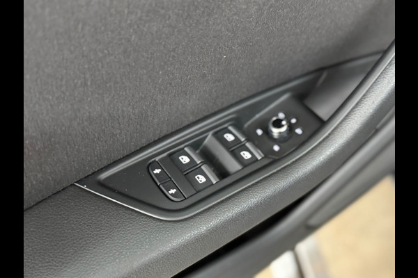 Audi A4 Avant 1.4 TFSI Sport S line black edition | 150 PK | 19 Inch | Navigatie | Camera | Side Assist | Stoelverwarming