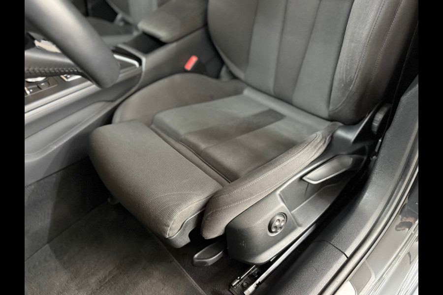 Audi A4 Avant 1.4 TFSI Sport S line black edition | 150 PK | 19 Inch | Navigatie | Camera | Side Assist | Stoelverwarming