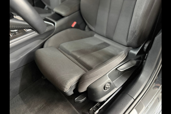 Audi A4 Avant 1.4 TFSI Sport S line black edition | 150 PK | 19 Inch | Navigatie | Camera | Side Assist | Stoelverwarming
