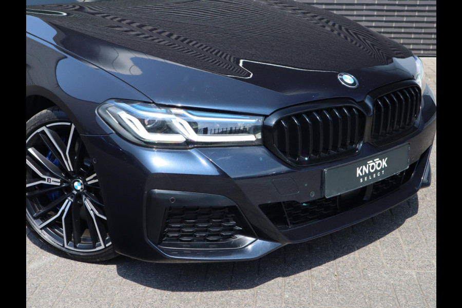 BMW 5 Serie Touring 530d High Executive M Sport Pakket Automaat / Live Cockpit Professional / Head-Up Display / Panoramadak / Laser / Adaptieve Cruise Control / Stoelverwarming / HiFi / 20 Inch / Sportstoelen voor / DAB