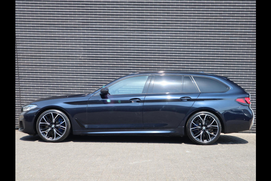 BMW 5 Serie Touring 530d High Executive M Sport Pakket Automaat / Live Cockpit Professional / Head-Up Display / Panoramadak / Laser / Adaptieve Cruise Control / Stoelverwarming / HiFi / 20 Inch / Sportstoelen voor / DAB