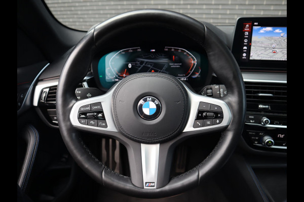 BMW 5 Serie Touring 530d High Executive M Sport Pakket Automaat / Live Cockpit Professional / Head-Up Display / Panoramadak / Laser / Adaptieve Cruise Control / Stoelverwarming / HiFi / 20 Inch / Sportstoelen voor / DAB