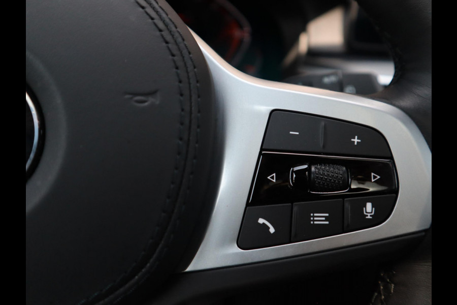 BMW 5 Serie Touring 530d High Executive M Sport Pakket Automaat / Live Cockpit Professional / Head-Up Display / Panoramadak / Laser / Adaptieve Cruise Control / Stoelverwarming / HiFi / 20 Inch / Sportstoelen voor / DAB
