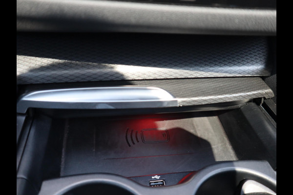 BMW 5 Serie Touring 530d High Executive M Sport Pakket Automaat / Live Cockpit Professional / Head-Up Display / Panoramadak / Laser / Adaptieve Cruise Control / Stoelverwarming / HiFi / 20 Inch / Sportstoelen voor / DAB