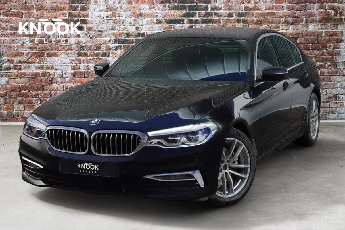 BMW 5 Serie Sedan 520i High Executive Luxury Line Automaat / Navigatiesysteem Professional / Comfortstoelen / Hifi / LED / Stoelverwarming / Head-Up Display / Neerklapbare Achterbank / Parkeersensoren voor+achter / Chrome Line