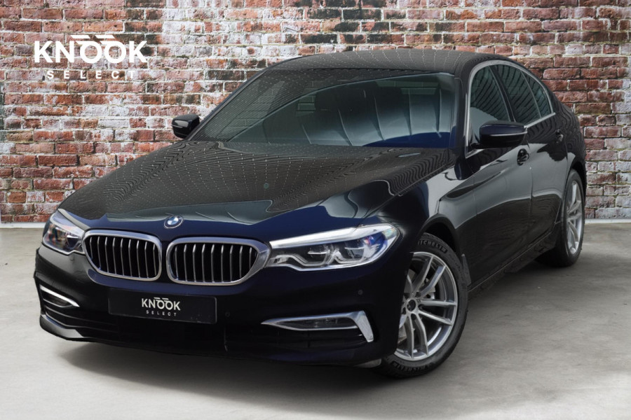 BMW 5 Serie Sedan 520i High Executive Luxury Line Automaat / Navigatiesysteem Professional / Comfortstoelen / Hifi / LED / Stoelverwarming / Head-Up Display / Neerklapbare Achterbank / Parkeersensoren voor+achter / Chrome Line