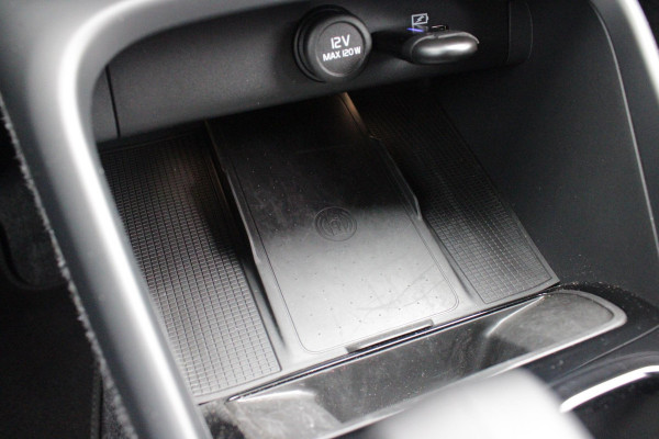Volvo XC40 2.0 B4 197PK PLUS BLACK EDITION PANORAMISCH SCHUIF/KANTELDAK | LIGHTING PACK - MATRIX LED KOPLAMPEN MET REINIGINGSINSTALLATIE EN MISTLAMPEN | PREMIUM AUDIO BY HARMAN KARDON | APPLE CARPLAY/ANDROID AUTO | DRAADLOZE TELEFOONLADER | LICHTMETALEN VELGEN 20'' 5-SPAAKS BLACK EDITION | VISIUAL PARK ASSIST (360 GRADEN CAMERA) | PARKEERSENSOREN VOOR + ACHTER | BLIND SPOT INFORMATION SYSTEM (DODE HOEK BEWAKING) | INKLAPBARE TREKHAAK MET 2000KG TREKGEWICHT! | POWER SEATS - ELEKTRISCH VERSTELBARE VOORSTOELEN MET GEHEUGEN OP BESTUURDERSSTOEL | STOEL, STUUR EN VOORRUIT VERWARMING |