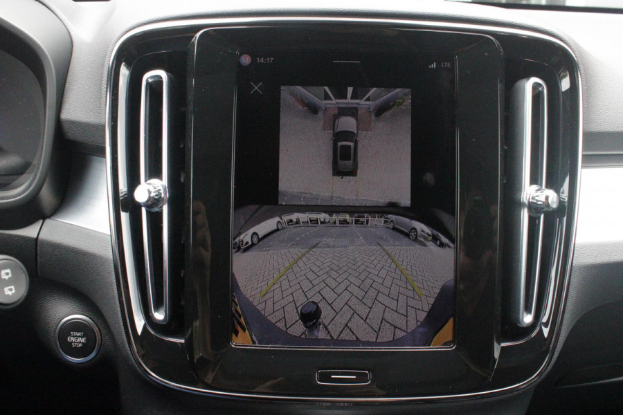 Volvo XC40 2.0 B4 197PK PLUS BLACK EDITION PANORAMISCH SCHUIF/KANTELDAK | LIGHTING PACK - MATRIX LED KOPLAMPEN MET REINIGINGSINSTALLATIE EN MISTLAMPEN | PREMIUM AUDIO BY HARMAN KARDON | APPLE CARPLAY/ANDROID AUTO | DRAADLOZE TELEFOONLADER | LICHTMETALEN VELGEN 20'' 5-SPAAKS BLACK EDITION | VISIUAL PARK ASSIST (360 GRADEN CAMERA) | PARKEERSENSOREN VOOR + ACHTER | BLIND SPOT INFORMATION SYSTEM (DODE HOEK BEWAKING) | INKLAPBARE TREKHAAK MET 2000KG TREKGEWICHT! | POWER SEATS - ELEKTRISCH VERSTELBARE VOORSTOELEN MET GEHEUGEN OP BESTUURDERSSTOEL | STOEL, STUUR EN VOORRUIT VERWARMING |
