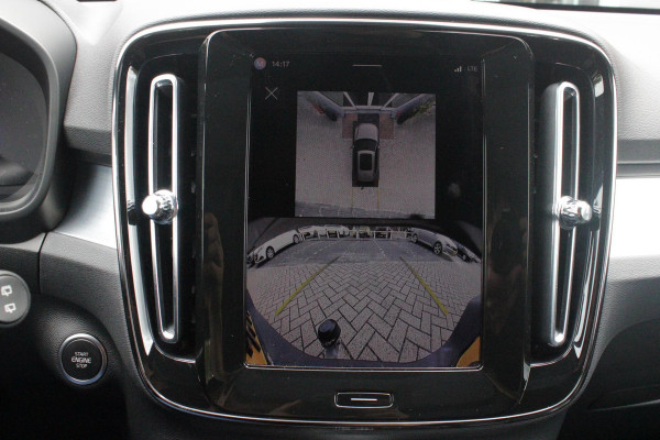 Volvo XC40 2.0 B4 197PK PLUS BLACK EDITION PANORAMISCH SCHUIF/KANTELDAK | LIGHTING PACK - MATRIX LED KOPLAMPEN MET REINIGINGSINSTALLATIE EN MISTLAMPEN | PREMIUM AUDIO BY HARMAN KARDON | APPLE CARPLAY/ANDROID AUTO | DRAADLOZE TELEFOONLADER | LICHTMETALEN VELGEN 20'' 5-SPAAKS BLACK EDITION | VISIUAL PARK ASSIST (360 GRADEN CAMERA) | PARKEERSENSOREN VOOR + ACHTER | BLIND SPOT INFORMATION SYSTEM (DODE HOEK BEWAKING) | INKLAPBARE TREKHAAK MET 2000KG TREKGEWICHT! | POWER SEATS - ELEKTRISCH VERSTELBARE VOORSTOELEN MET GEHEUGEN OP BESTUURDERSSTOEL | STOEL, STUUR EN VOORRUIT VERWARMING |