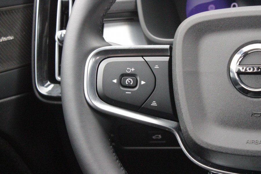 Volvo XC40 2.0 B4 197PK PLUS BLACK EDITION PANORAMISCH SCHUIF/KANTELDAK | LIGHTING PACK - MATRIX LED KOPLAMPEN MET REINIGINGSINSTALLATIE EN MISTLAMPEN | PREMIUM AUDIO BY HARMAN KARDON | APPLE CARPLAY/ANDROID AUTO | DRAADLOZE TELEFOONLADER | LICHTMETALEN VELGEN 20'' 5-SPAAKS BLACK EDITION | VISIUAL PARK ASSIST (360 GRADEN CAMERA) | PARKEERSENSOREN VOOR + ACHTER | BLIND SPOT INFORMATION SYSTEM (DODE HOEK BEWAKING) | INKLAPBARE TREKHAAK MET 2000KG TREKGEWICHT! | POWER SEATS - ELEKTRISCH VERSTELBARE VOORSTOELEN MET GEHEUGEN OP BESTUURDERSSTOEL | STOEL, STUUR EN VOORRUIT VERWARMING |