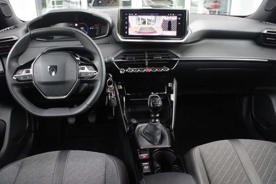 Peugeot 2008 1.2 100PK ALLURE | TREKHAAK | CAMERA VOOR + ACHTER | NAVIGATIE | DRAADLOZE APPLE CARPLAY/ANDROID AUTO | LED KOPLAMPEN | ALL SEASON BANDEN | ADAPTIVE CRUISE CONTROL | DODEHOEK DETECTIE | CLIMATE CONTROL | DAB+ RADIO |