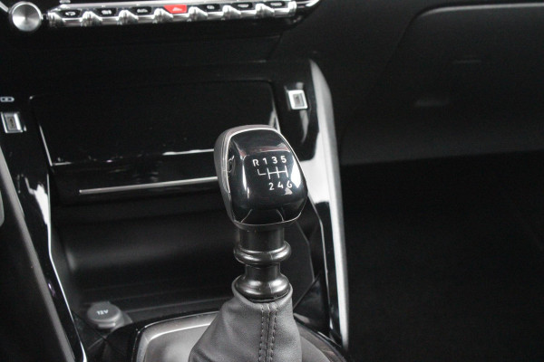 Peugeot 2008 1.2 100PK ALLURE | TREKHAAK | CAMERA VOOR + ACHTER | NAVIGATIE | DRAADLOZE APPLE CARPLAY/ANDROID AUTO | LED KOPLAMPEN | ALL SEASON BANDEN | ADAPTIVE CRUISE CONTROL | DODEHOEK DETECTIE | CLIMATE CONTROL | DAB+ RADIO |