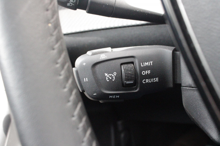 Peugeot 2008 1.2 100PK ALLURE | TREKHAAK | CAMERA VOOR + ACHTER | NAVIGATIE | DRAADLOZE APPLE CARPLAY/ANDROID AUTO | LED KOPLAMPEN | ALL SEASON BANDEN | ADAPTIVE CRUISE CONTROL | DODEHOEK DETECTIE | CLIMATE CONTROL | DAB+ RADIO |