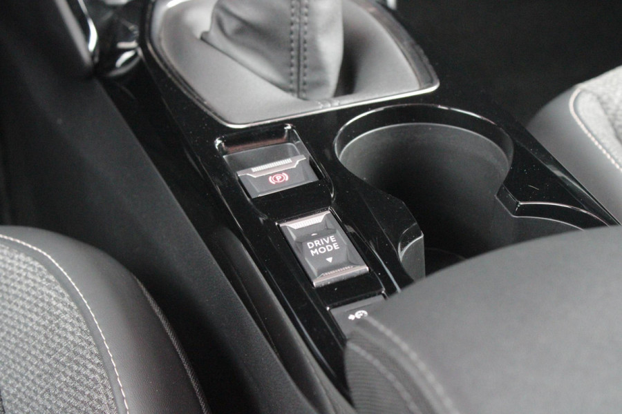 Peugeot 2008 1.2 100PK ALLURE | TREKHAAK | CAMERA VOOR + ACHTER | NAVIGATIE | DRAADLOZE APPLE CARPLAY/ANDROID AUTO | LED KOPLAMPEN | ALL SEASON BANDEN | ADAPTIVE CRUISE CONTROL | DODEHOEK DETECTIE | CLIMATE CONTROL | DAB+ RADIO |