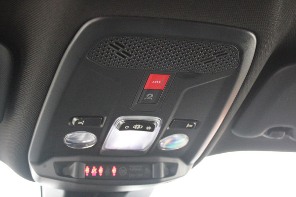 Peugeot 2008 1.2 100PK ALLURE | TREKHAAK | CAMERA VOOR + ACHTER | NAVIGATIE | DRAADLOZE APPLE CARPLAY/ANDROID AUTO | LED KOPLAMPEN | ALL SEASON BANDEN | ADAPTIVE CRUISE CONTROL | DODEHOEK DETECTIE | CLIMATE CONTROL | DAB+ RADIO |