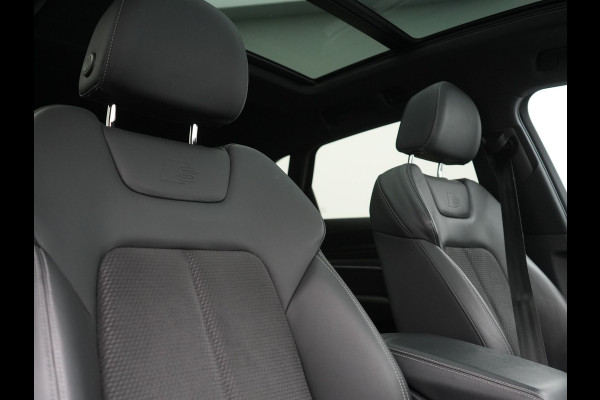 Audi e-tron 55 Quattro 2x S Line 95 kWh 408pk | Panodak | Luchtvering | Adaptive Cruise | 360 Camera | Matrix LED | Alcantara Sportstoelen Memory & Verwarmd | Apple Carplay | 22"L.M | Navigatie | DAB |