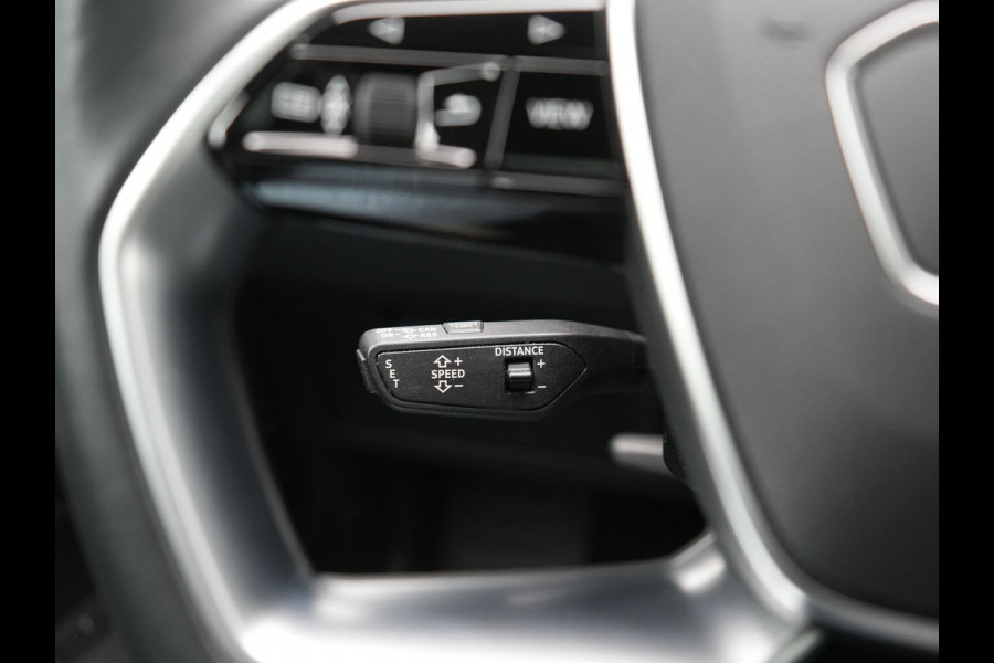 Audi e-tron 55 Quattro 2x S Line 95 kWh 408pk | Panodak | Luchtvering | Adaptive Cruise | 360 Camera | Matrix LED | Alcantara Sportstoelen Memory & Verwarmd | Apple Carplay | 22"L.M | Navigatie | DAB |