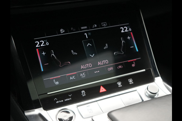 Audi e-tron 55 Quattro 2x S Line 95 kWh 408pk | Panodak | Luchtvering | Adaptive Cruise | 360 Camera | Matrix LED | Alcantara Sportstoelen Memory & Verwarmd | Apple Carplay | 22"L.M | Navigatie | DAB |