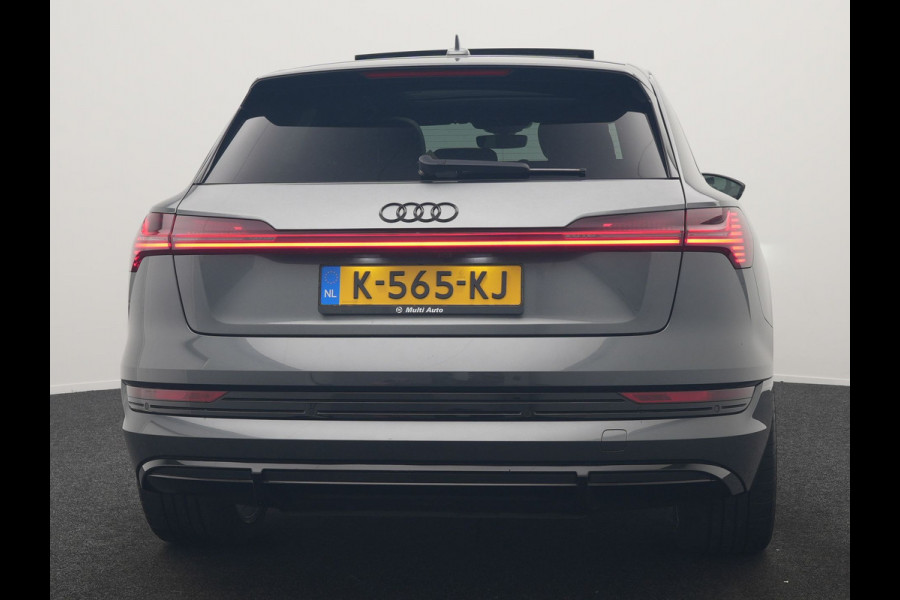 Audi e-tron 55 Quattro 2x S Line 95 kWh 408pk | Panodak | Luchtvering | Adaptive Cruise | 360 Camera | Matrix LED | Alcantara Sportstoelen Memory & Verwarmd | Apple Carplay | 22"L.M | Navigatie | DAB |
