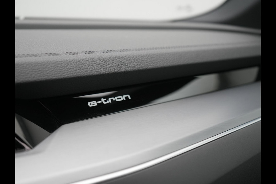 Audi e-tron 55 Quattro 2x S Line 95 kWh 408pk | Panodak | Luchtvering | Adaptive Cruise | 360 Camera | Matrix LED | Alcantara Sportstoelen Memory & Verwarmd | Apple Carplay | 22"L.M | Navigatie | DAB |