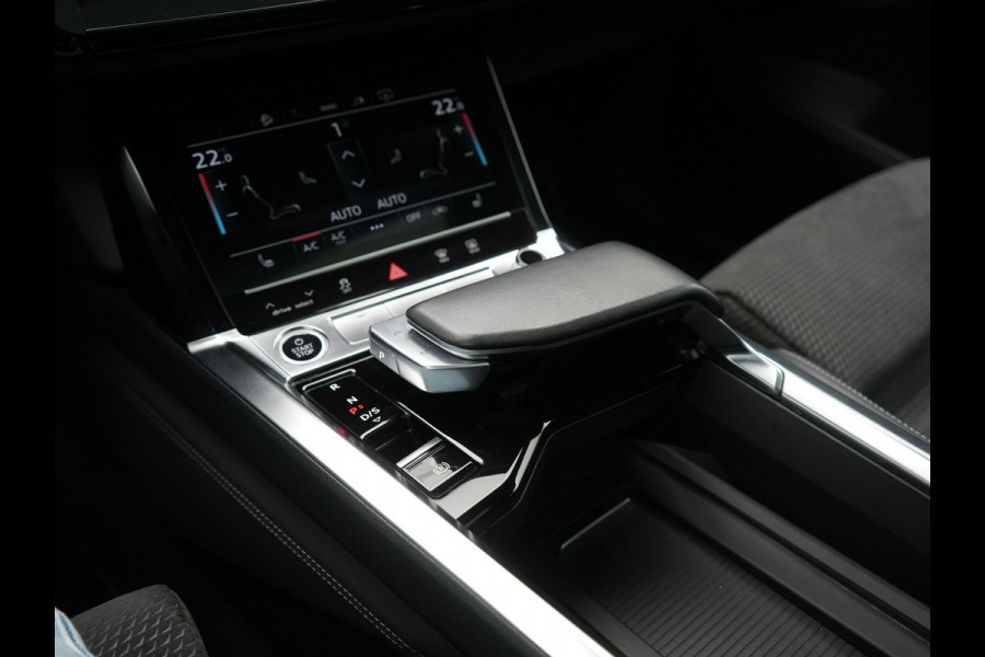 Audi e-tron 55 Quattro 2x S Line 95 kWh 408pk | Panodak | Luchtvering | Adaptive Cruise | 360 Camera | Matrix LED | Alcantara Sportstoelen Memory & Verwarmd | Apple Carplay | 22"L.M | Navigatie | DAB |