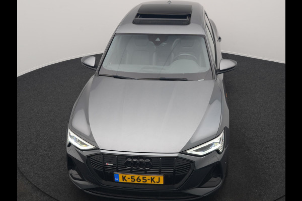 Audi e-tron 55 Quattro 2x S Line 95 kWh 408pk | Panodak | Luchtvering | Adaptive Cruise | 360 Camera | Matrix LED | Alcantara Sportstoelen Memory & Verwarmd | Apple Carplay | 22"L.M | Navigatie | DAB |