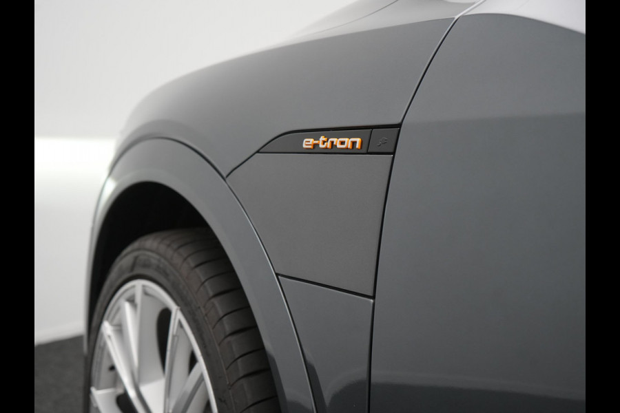 Audi e-tron 55 Quattro 2x S Line 95 kWh 408pk | Panodak | Luchtvering | Adaptive Cruise | 360 Camera | Matrix LED | Alcantara Sportstoelen Memory & Verwarmd | Apple Carplay | 22"L.M | Navigatie | DAB |