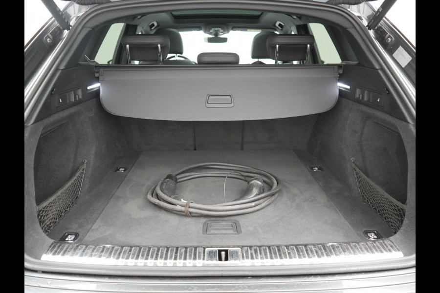 Audi e-tron 55 Quattro 2x S Line 95 kWh 408pk | Panodak | Luchtvering | Adaptive Cruise | 360 Camera | Matrix LED | Alcantara Sportstoelen Memory & Verwarmd | Apple Carplay | 22"L.M | Navigatie | DAB |