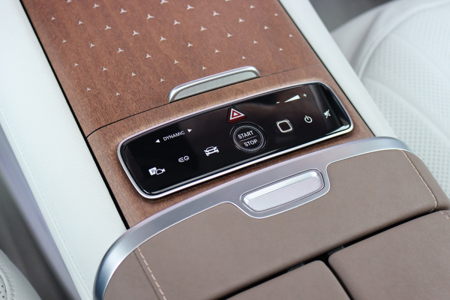 Mercedes-Benz EQS SUV 450+ AMG Line 118 kWh | Luchtvering | Hyperscreen | Achterasbesturing | Massage | Stoelventilatie | Distronic+ | Burmester | Augmented Reality HUD | Digital Light | Surround Camera |