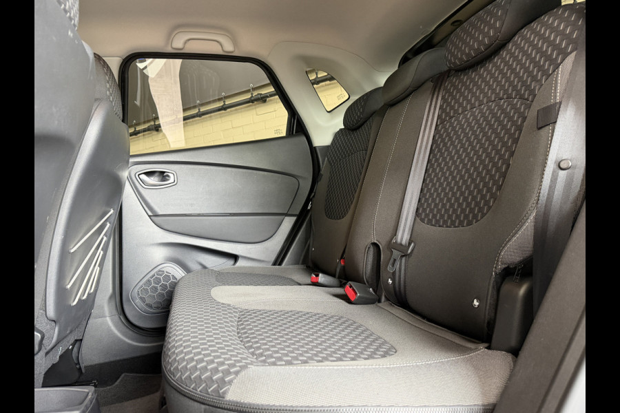 Renault Captur 0.9 TCe Intens | Navi | 17 " | PDC | Stoelverwarming | Led | Bluetooth | Clima | Keurig netjes onderhouden.