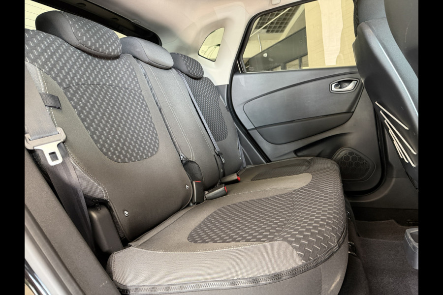 Renault Captur 0.9 TCe Intens | Navi | 17 " | PDC | Stoelverwarming | Led | Bluetooth | Clima | Keurig netjes onderhouden.