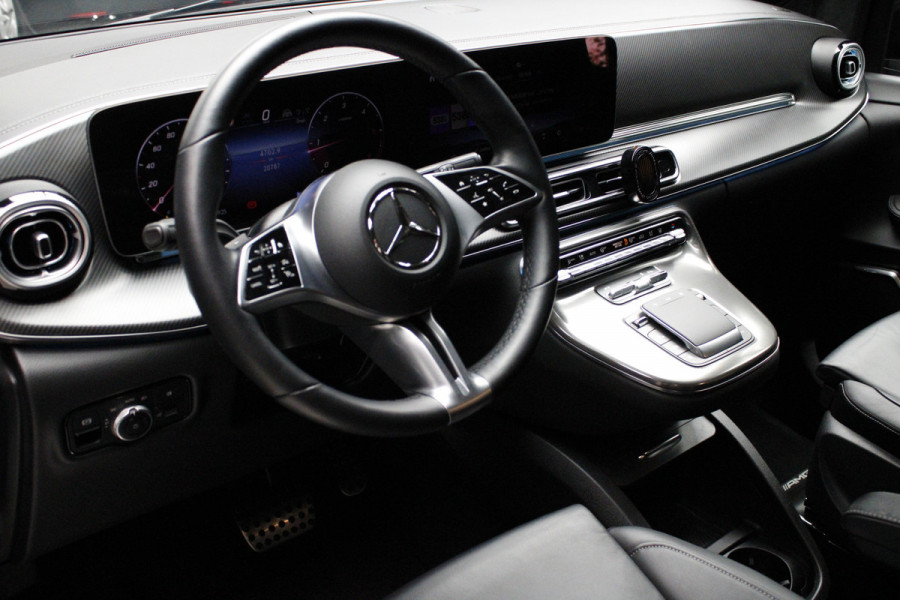 Mercedes-Benz V-Klasse 300d 4M Lang DC AMG-line 360 Burmester Panoramadak Distronic Carplay Carbon Black Pack Leer PTS Elektr. schuifdeuren Elektr. achterklep Alcantara binnenhemel Memory seats Stoelverwarming LM velgen