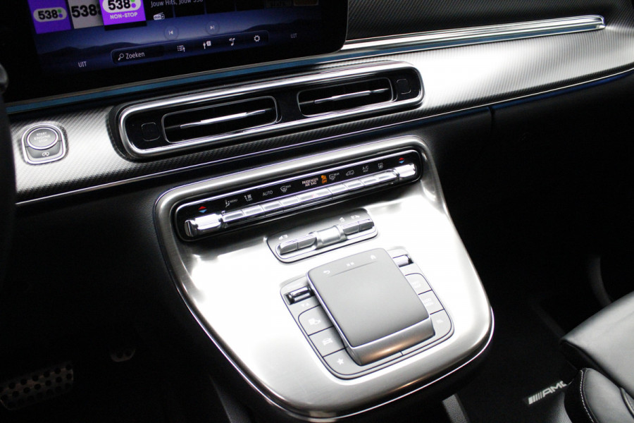 Mercedes-Benz V-Klasse 300d 4M Lang DC AMG-line 360 Burmester Panoramadak Distronic Carplay Carbon Black Pack Leer PTS Elektr. schuifdeuren Elektr. achterklep Alcantara binnenhemel Memory seats Stoelverwarming LM velgen
