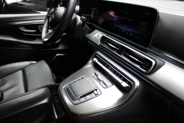 Mercedes-Benz V-Klasse 300d 4M Lang DC AMG-line 360 Burmester Panoramadak Distronic Carplay Carbon Black Pack Leer PTS Elektr. schuifdeuren Elektr. achterklep Alcantara binnenhemel Memory seats Stoelverwarming LM velgen