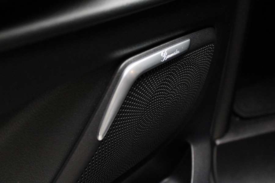 Mercedes-Benz V-Klasse 300d 4M Lang DC AMG-line 360 Burmester Panoramadak Distronic Carplay Carbon Black Pack Leer PTS Elektr. schuifdeuren Elektr. achterklep Alcantara binnenhemel Memory seats Stoelverwarming LM velgen