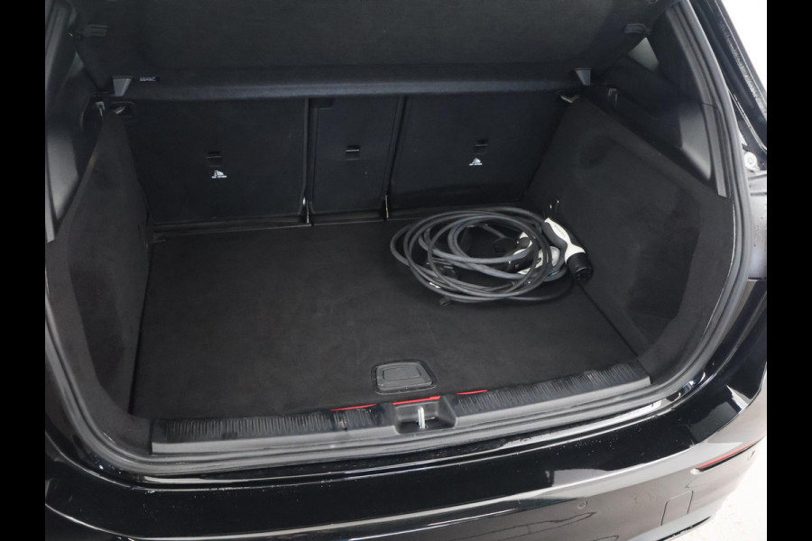Mercedes-Benz B-Klasse 250e 218 PK AMG NIGHT + SFEERVERLICHTING | CAMERA | 18 INCH | STOELVERWARMING