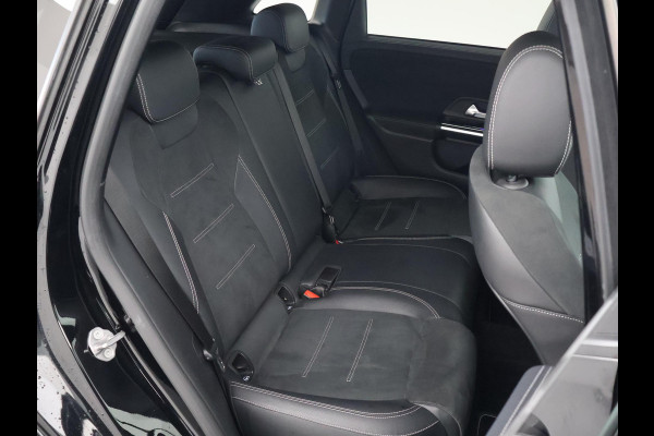 Mercedes-Benz B-Klasse 250e 218 PK AMG NIGHT + SFEERVERLICHTING | CAMERA | 18 INCH | STOELVERWARMING