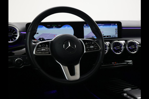 Mercedes-Benz A-Klasse 180 AUT. + PANORAMA SCHUIFDAK | SFEERVERLICHTING | MBUX WIDESCREEN | CAMERA