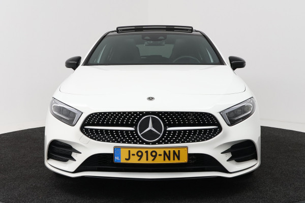 Mercedes-Benz A-Klasse 180 Business Solution AMG (PANORAMADAK, STOELVERWARMING, CAMERA, SFEERVERLICHTING, ELEKTR STOELEN, NAVI)