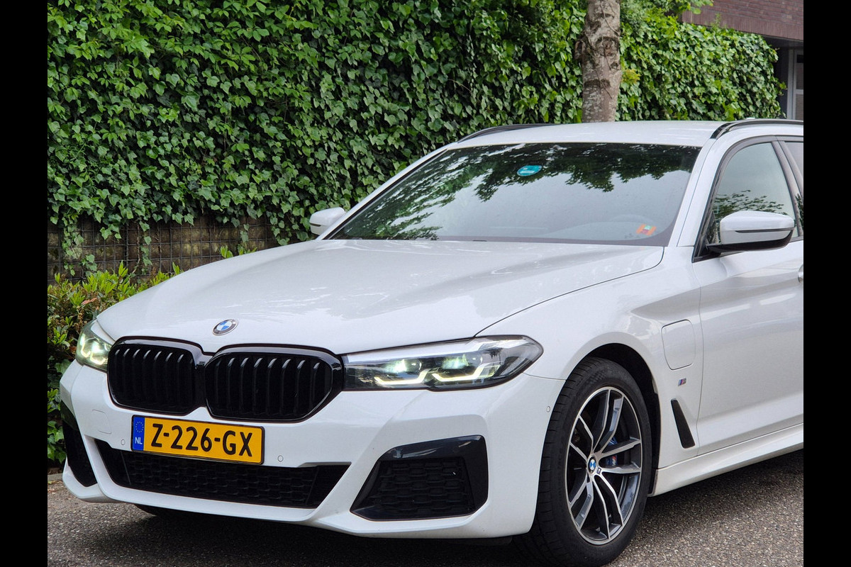 BMW 5 Serie Touring 530e M Sport LED CarPlay Elek. Stoelen 100% dealer onderhouden 530e Business Edition Plus