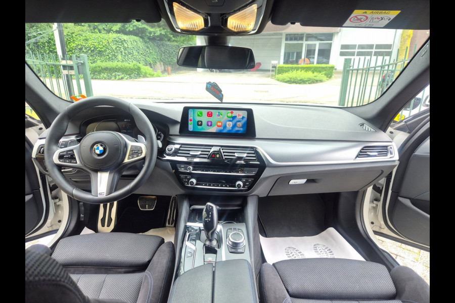 BMW 5 Serie Touring 530e M Sport LED CarPlay Elek. Stoelen 100% dealer onderhouden 530e Business Edition Plus