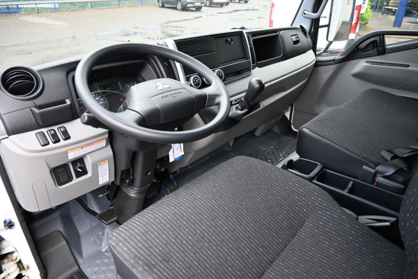 FUSO Canter 3C15 3.0 DI 340 Bakwagen met laadklep Dhollandia klep, Geveerde stoel