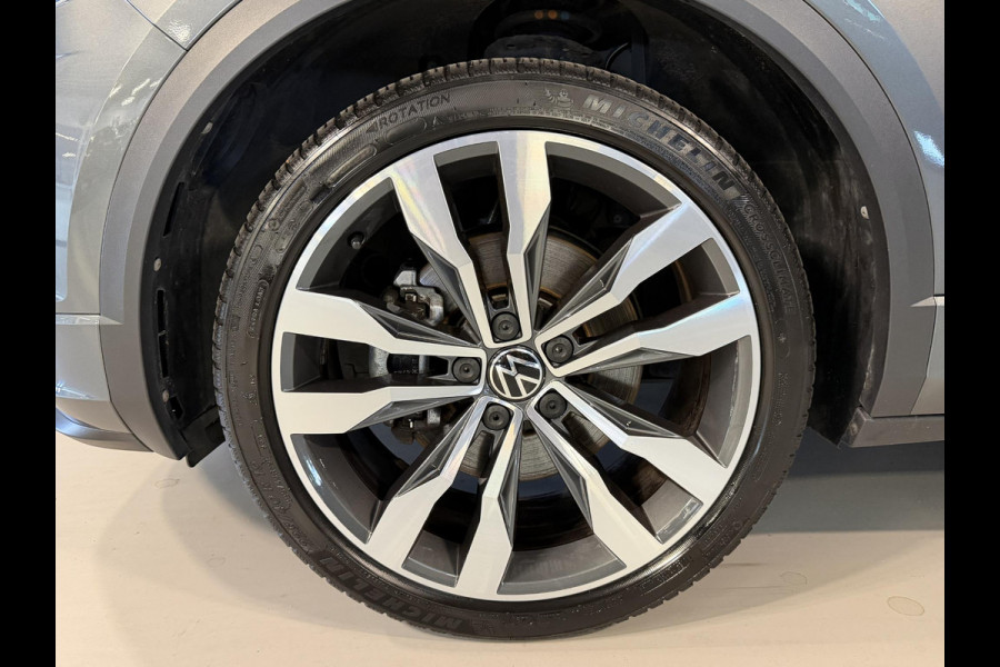 Volkswagen T-Roc 1.5 TSI Sport Business R 19"/Panoramadak/Trekhaak/Dodehoek/Camera/Adaptieve cruise/Apple Carplay & Android Auto/Camera/PDC v+a