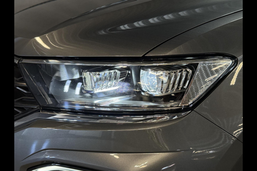 Volkswagen T-Roc 1.5 TSI Sport Business R 19"/Panoramadak/Trekhaak/Dodehoek/Camera/Adaptieve cruise/Apple Carplay & Android Auto/Camera/PDC v+a