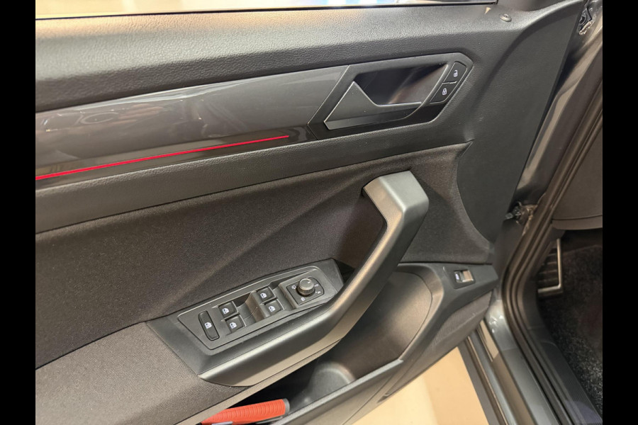 Volkswagen T-Roc 1.5 TSI Sport Business R 19"/Panoramadak/Trekhaak/Dodehoek/Camera/Adaptieve cruise/Apple Carplay & Android Auto/Camera/PDC v+a