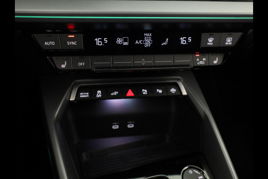 Audi A3 Sportback 40 TFSI e S edition 204 pk S-tronic | Verlengde garantie | Navigatie | Panoramadak | Parkeersensoren (Park assist) | Achteruitrijcamera | S-Line |