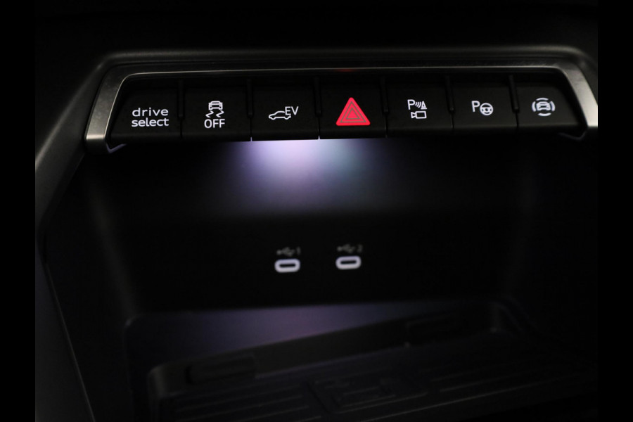Audi A3 Sportback 40 TFSI e S edition 204 pk S-tronic | Verlengde garantie | Navigatie | Panoramadak | Parkeersensoren (Park assist) | Achteruitrijcamera | S-Line |