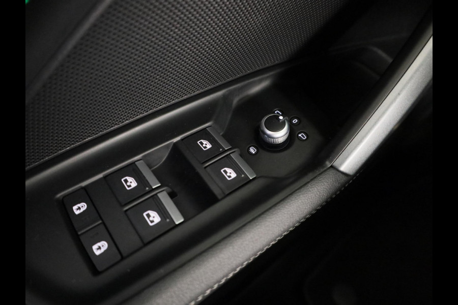 Audi A3 Sportback 40 TFSI e S edition 204 pk S-tronic | Verlengde garantie | Navigatie | Panoramadak | Parkeersensoren (Park assist) | Achteruitrijcamera | S-Line |