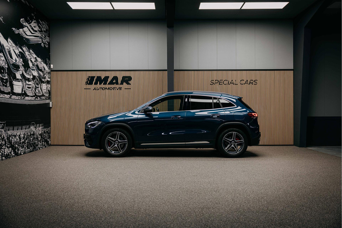 Mercedes-Benz GLA 180 d Business Solution AMG | AMG-Line | Pano | Stoelverwarming | Achteruitrijcamera |