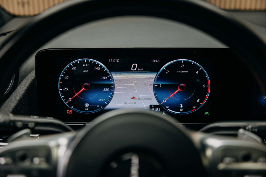 Mercedes-Benz GLA 180 d Business Solution AMG | AMG-Line | Pano | Stoelverwarming | Achteruitrijcamera |